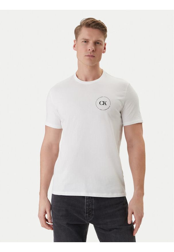 Calvin Klein Jeans T-Shirt LV04RF801G Biały Regular Fit. Kolor: biały. Materiał: bawełna