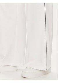 TOMMY HILFIGER - Tommy Hilfiger Spodnie dresowe UW0UW05237 Biały Relaxed Fit. Kolor: biały. Materiał: bawełna