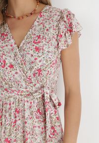 Born2be - Beżowo-Czerwona Sukienka Rhenosyne. Okazja: na co dzień. Kolor: beżowy. Materiał: materiał. Wzór: kolorowy, kwiaty. Sezon: lato. Typ sukienki: kopertowe, rozkloszowane. Styl: casual. Długość: maxi #4