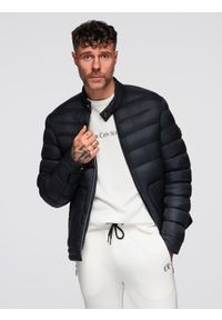 Ombre Clothing - Pikowana klasyczna kurtka męska ze stójką – czarna V1 - Rozmiar: M. Okazja: na co dzień. Typ kołnierza: kołnierzyk stójkowy. Kolor: czarny. Materiał: poliester, materiał. Wzór: kolorowy. Styl: klasyczny
