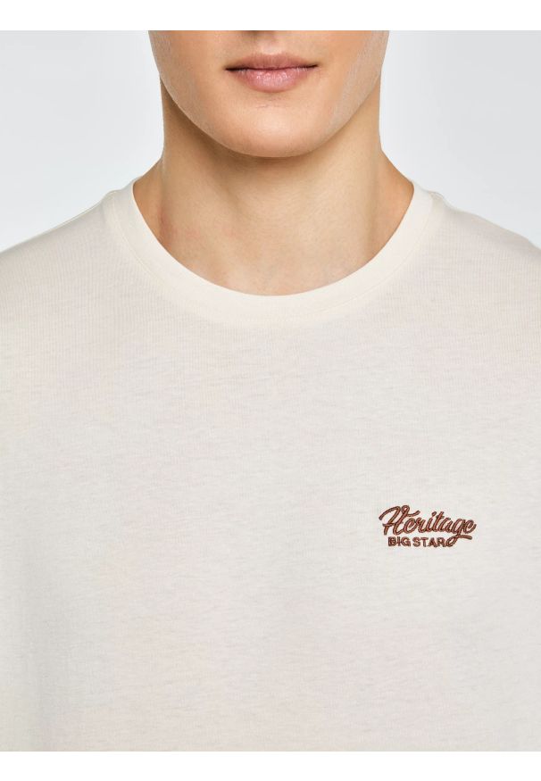 Big-Star - Koszulka męska z haftem na piersi kremowa Serer 103. Okazja: na co dzień. Kolor: kremowy. Materiał: dzianina, jeans. Wzór: haft. Styl: casual, elegancki, klasyczny