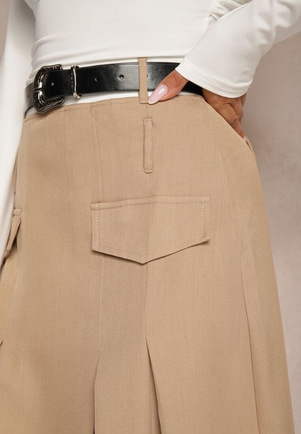 Renee - Beżowa Spódnica High Waist z Plisami Wykończona Imitacją Kieszeni i Paskiem Evilenes. Okazja: do pracy, na spotkanie biznesowe. Stan: podwyższony. Kolor: beżowy. Styl: biznesowy, elegancki