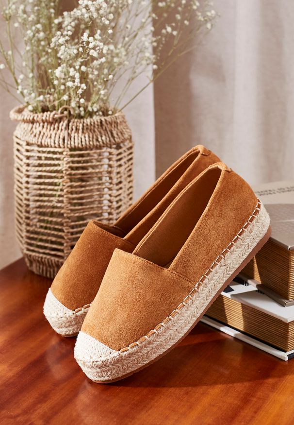 Born2be - Ciemnobeżowe Espadryle Zdobione Plecionką Thaxie. Okazja: na co dzień. Kolor: beżowy. Materiał: len. Wzór: aplikacja. Sezon: lato. Styl: boho, elegancki, casual