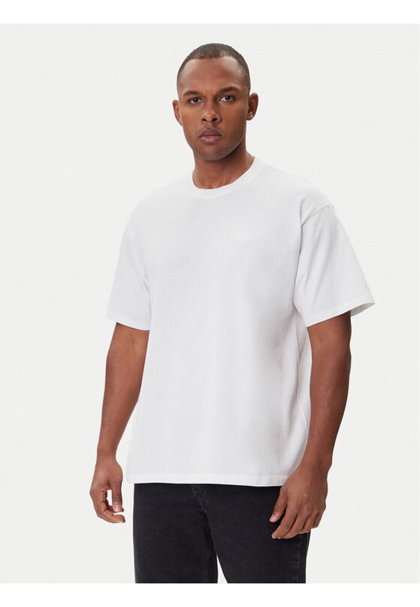 Levi's® T-Shirt Red Tab™ Vintage A0637-0000 Biały Boxy Fit. Kolor: biały. Materiał: bawełna. Styl: vintage