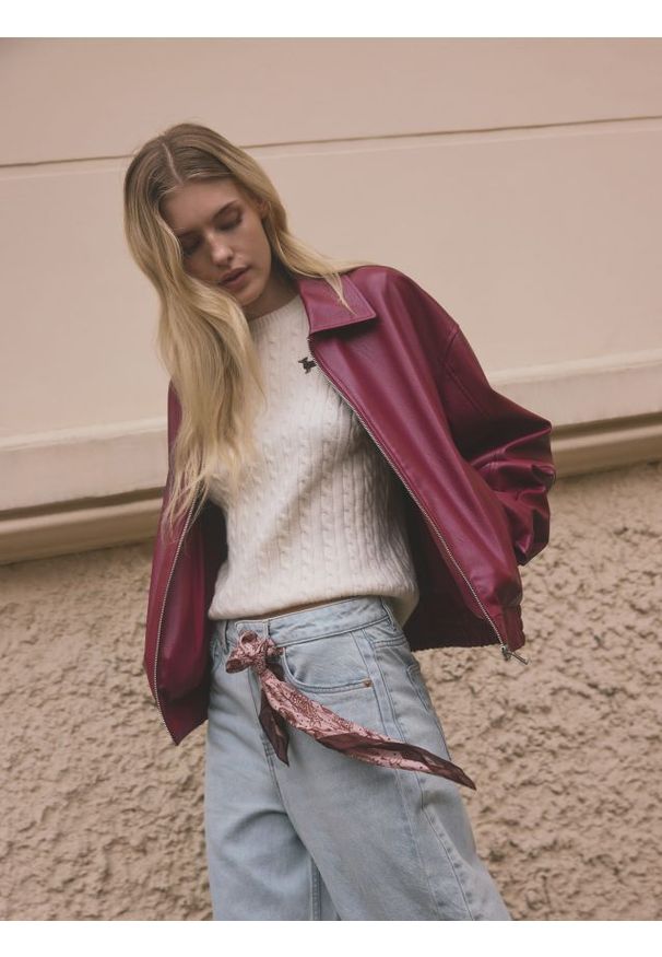 Reserved - Sweter z haftem - kremowy. Kolor: kremowy. Materiał: wiskoza, dzianina. Wzór: haft