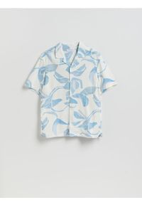Reserved - Koszula regular z dodatkiem lnu - jasnoniebieski. Kolor: niebieski. Materiał: len