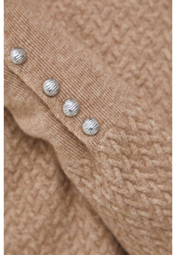 only - Only Sweter damski kolor beżowy z golfem. Okazja: na co dzień. Typ kołnierza: golf. Kolor: beżowy. Materiał: dzianina. Długość rękawa: długi rękaw. Długość: długie. Wzór: ze splotem. Styl: casual