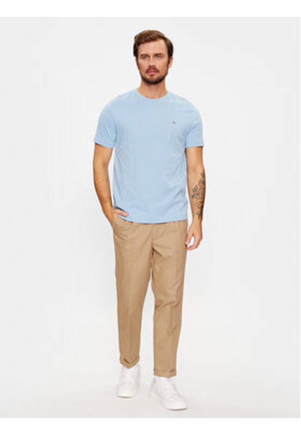 GANT - Gant T-Shirt Shield 2003184 Błękitny Regular Fit. Kolor: niebieski. Materiał: bawełna
