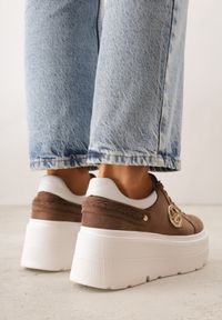 Born2be - Jasnobrązowe Sneakersy Vices na Grubej Podeszwie z Metaliczną Ozdobą Tatorelis. Okazja: na co dzień. Kolor: beżowy. Materiał: jeans. Wzór: aplikacja #6