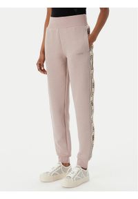 Guess Spodnie dresowe V2YB15 KB3P2 Beżowy Regular Fit. Kolor: beżowy. Materiał: bawełna #1