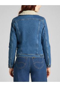 Lee - LEE SHERPA RIDER DAMSKA KURTKA JEANSOWA LOGO WORN IRIS L54VMWQW 112140285. Materiał: jeans