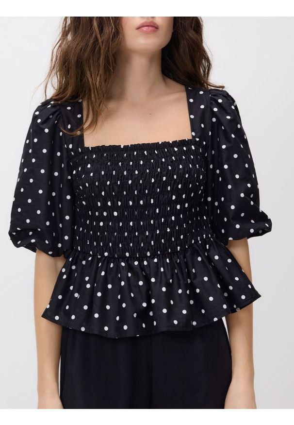 Reserved - Bluzka z bufiastymi rękawami - czarny. Kolor: czarny. Materiał: bawełna