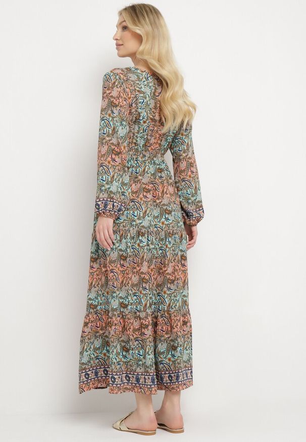 Born2be - Zielona Sukienka Rozkloszowana z Falbanką w Print Paisley Kapiss. Typ kołnierza: dekolt w kształcie V. Kolor: zielony. Długość rękawa: długi rękaw. Wzór: paisley, nadruk. Styl: klasyczny, elegancki