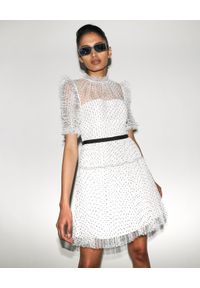 SELF PORTRAIT - Biała sukienka mini w kropki. Kolor: biały. Materiał: tkanina. Wzór: kropki. Typ sukienki: plisowane, dopasowane, rozkloszowane. Styl: retro, elegancki. Długość: mini #5