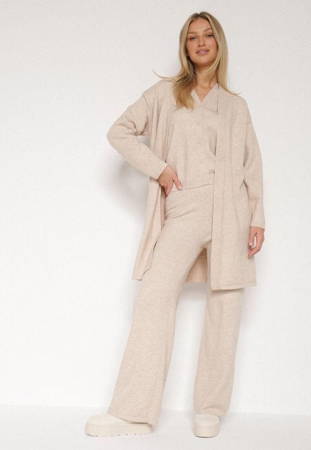 Born2be - Jasnobeżowy Komplet z Dzianiny z Wełną Spodnie Kardigan i Kamizelka na Guziki Meviseffa. Kolor: beżowy. Materiał: dzianina, wełna