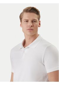 Calvin Klein Polo LV04LC254G Biały Slim Fit. Typ kołnierza: polo. Kolor: biały. Materiał: bawełna #2