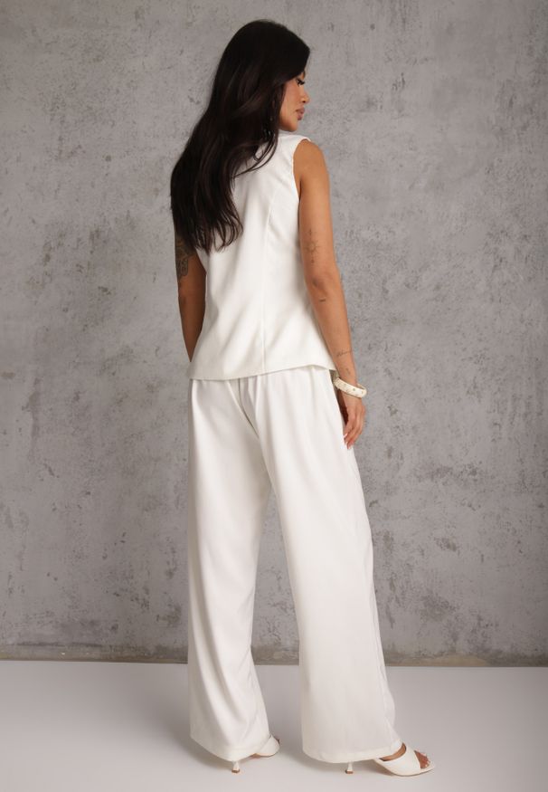 Renee - Biały Komplet z Bawełną w Garniturowym Stylu Kamizelka i Spodnie Meloreida. Kolor: biały. Materiał: bawełna. Wzór: gładki