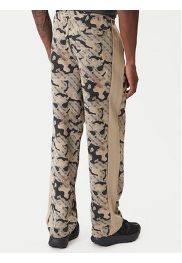 Guess Spodnie dresowe Z6RB02 K9YI1 Beżowy Regular Fit. Kolor: beżowy. Materiał: bawełna
