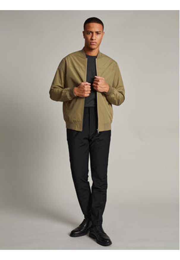 Matinique Kurtka bomber Clay 30205869 Khaki Regular Fit. Kolor: brązowy. Materiał: syntetyk