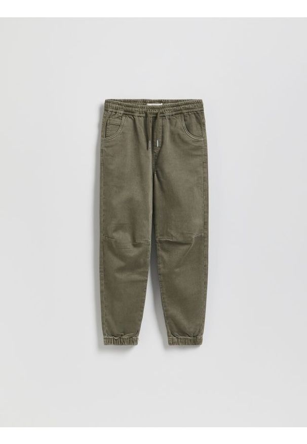 Reserved - Wysokoelastyczne spodnie jogger - jasny zielony. Kolor: zielony. Materiał: tkanina, bawełna