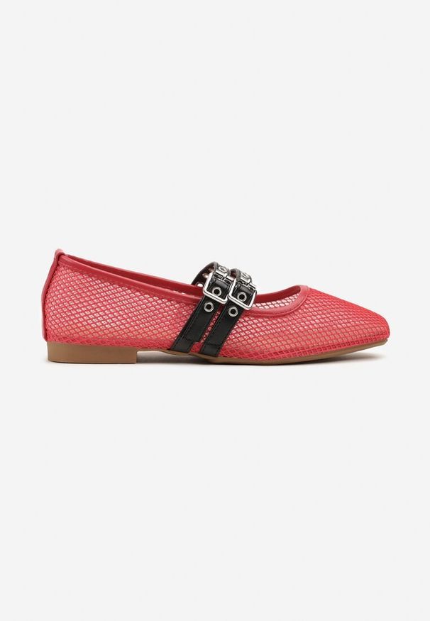 Born2be - Czerwone Balerinki z Siateczkową Cholewką i Paskami w Rockowym Stylu Korlevia. Okazja: na co dzień. Zapięcie: pasek. Kolor: czerwony. Materiał: jeans, skóra. Szerokość cholewki: normalna. Styl: rockowy
