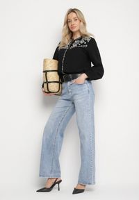 Born2be - Czarna Koszula z Bawełny w Stylu Boho Zdobiona Haftem Gonilwen. Okazja: na co dzień. Typ kołnierza: kołnierzyk stójkowy. Kolor: czarny. Materiał: bawełna. Wzór: aplikacja, haft. Styl: boho #6