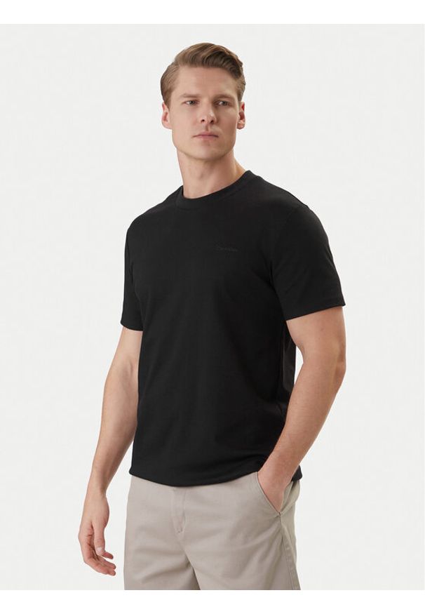 Calvin Klein T-Shirt LV04LF209G Czarny Regular Fit. Kolor: czarny. Materiał: bawełna