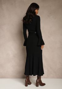Renee - Czarna Sweterkowa Sukienka Longsleeve z Wiskozą z Paskiem z Klamerką Muszelką Retine. Okazja: na imprezę. Kolor: czarny. Materiał: wiskoza. Długość rękawa: długi rękaw. Styl: elegancki #5