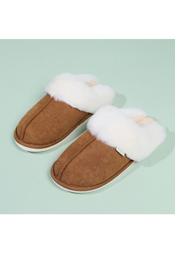 Intica - Kapcie domowe ocieplane z miękką wyściółką Shalanda. Okazja: do domu. Kolor: brązowy. Materiał: materiał. Styl: elegancki, casual