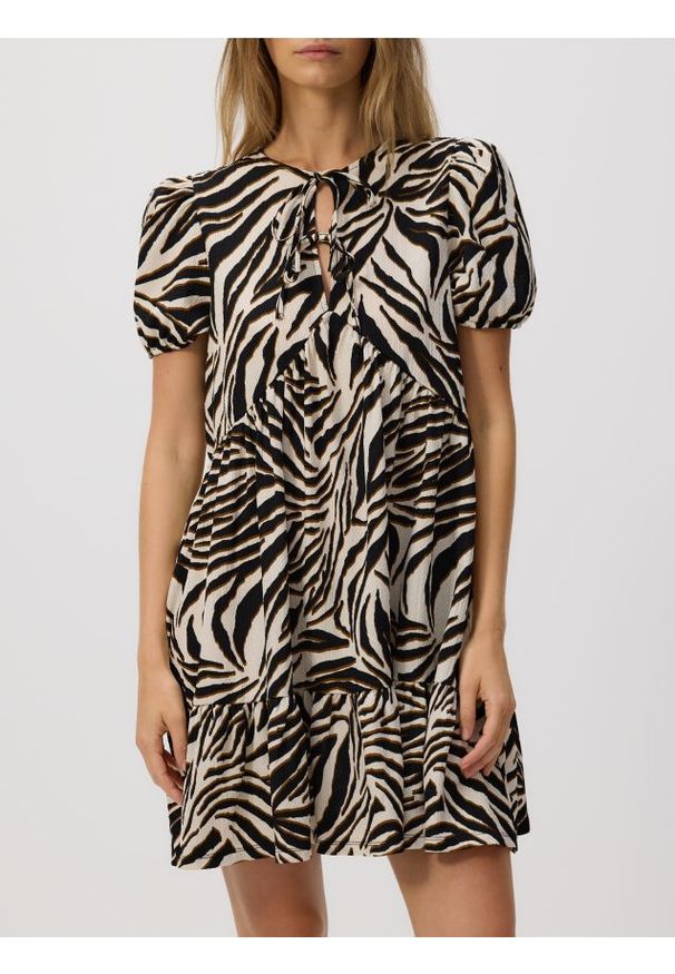 Reserved - Strukturalna sukienka mini - wielobarwny. Materiał: dzianina. Długość: mini