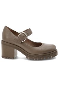 Brązowe Półbuty Armodo Eleganckie Obuwie Damskie Na Obcasie. Okazja: na co dzień, na spotkanie biznesowe. Zapięcie: klamry. Kolor: brązowy. Materiał: skóra. Obcas: na obcasie. Styl: elegancki. Wysokość obcasa: średni #7