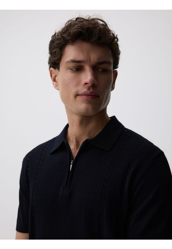 Reserved - Bawełniany sweter polo - czarny. Typ kołnierza: polo. Kolor: czarny. Materiał: bawełna