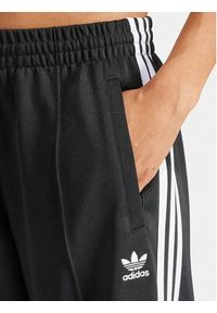 Adidas - adidas Spodnie dresowe adicolor Classics SST IS4102 Czarny Loose Fit. Kolor: czarny. Materiał: bawełna #6