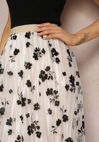 Renee - Jasnobeżowa Spódnica Midi Tiulowa z Welurowymi Kwiatami i Gumką w Talii Zihrosa. Kolor: beżowy. Materiał: welur, tiul. Wzór: kwiaty #5