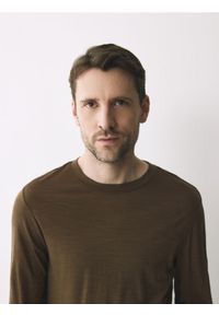 Reserved - Longsleeve z wełny merino - brązowy. Kolor: brązowy. Materiał: wełna. Długość rękawa: długi rękaw