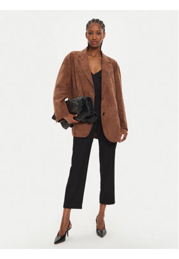 Weekend Max Mara Kurtka skórzana Oggi 2425446021 Brązowy Regular Fit. Kolor: brązowy. Materiał: skóra