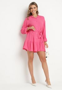 Born2be - Różowa Koszulowa Sukienka z Wiązanym Paskiem Stevania. Kolor: różowy. Materiał: materiał. Typ sukienki: koszulowe. Długość: mini #2