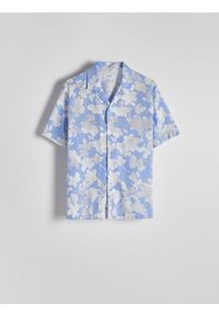 Reserved - Koszula z kwiatowym printem - jasnoniebieski. Kolor: niebieski. Materiał: bawełna, len. Wzór: nadruk, kwiaty