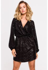 MOE - Sukienka cekinowa kopertowa mini wieczorowa czarna. Okazja: na sylwestra, na imprezę. Kolor: czarny. Typ sukienki: kopertowe. Styl: wizytowy. Długość: mini #3