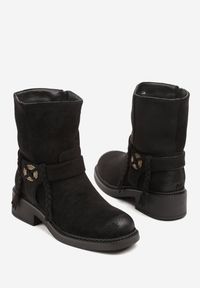 Renee - Czarne Botki Bikery z Guzikiem i Sznurkami Alissarie. Okazja: na co dzień. Kolor: czarny. Materiał: skóra. Styl: casual #3