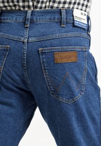 Wrangler - WRANGLER GREENSBORO MĘSKIE SPODNIE JEANSOWE JEANSY DŻINSY FRIDAY BLUES W15QHR47A