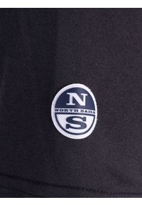 North Sails X Prada T-shirt "Foehn" | 45 2302 000 | T-shirt Foehn | Mężczyzna | Czarny. Okazja: na co dzień. Kolor: czarny. Materiał: poliester. Wzór: nadruk, aplikacja. Styl: casual #6