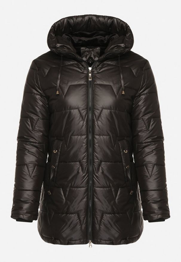 Born2be - Czarna Pikowana Kurtka o Prostym Kroju z Kapturem Nalarea. Okazja: na co dzień. Typ kołnierza: kaptur. Kolekcja: plus size. Kolor: czarny. Materiał: poliester, dzianina, jeans. Styl: elegancki, casual, klasyczny