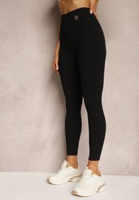 Renee - Czarne Casualowe Legginsy High Waist z Prążkowanej Tkaniny z Ozdobną Klamrą Dimonique. Okazja: na co dzień. Stan: podwyższony. Kolor: czarny. Materiał: tkanina, prążkowany. Styl: casual