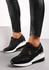 Renee - Czarne Brokatowe Sneakersy na Koturnie Iweo. Kolor: czarny. Obcas: na koturnie #3