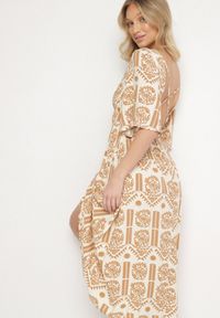 Born2be - Ciemnobeżowa Sukienka Wiskozowa Rozkloszowana z Odkrytymi Plecami w Print Boho Turaisa. Okazja: na co dzień. Typ kołnierza: dekolt w kształcie V. Kolor: beżowy. Materiał: wiskoza. Długość rękawa: długi rękaw. Wzór: nadruk. Typ sukienki: rozkloszowane, proste. Styl: boho #3