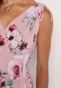 Born2be - Różowy Kombinezon w Kwiaty Wykończony Troczkami z Gumką w Talii Jalivia. Okazja: na co dzień. Kolor: różowy. Długość rękawa: na ramiączkach. Wzór: kwiaty. Sezon: wiosna, lato. Styl: casual, elegancki #7