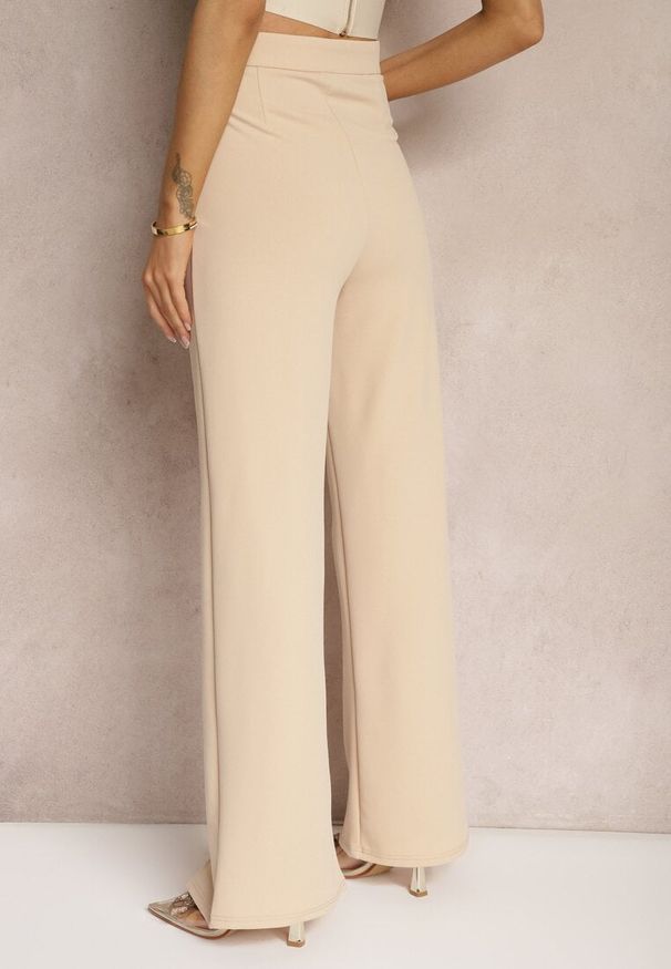 Renee - Beżowe Eleganckie Spodnie High Waist o Szerokim Kroju z Wiskozą i Rozcięciami Yurlea. Okazja: na spotkanie biznesowe, do pracy. Stan: podwyższony. Kolor: beżowy. Materiał: wiskoza. Styl: elegancki