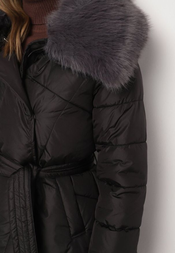 Born2be - Czarna Kurtka Agamerus. Kolor: czarny. Materiał: skóra, materiał, tkanina, futro, puch. Długość: długie. Wzór: aplikacja