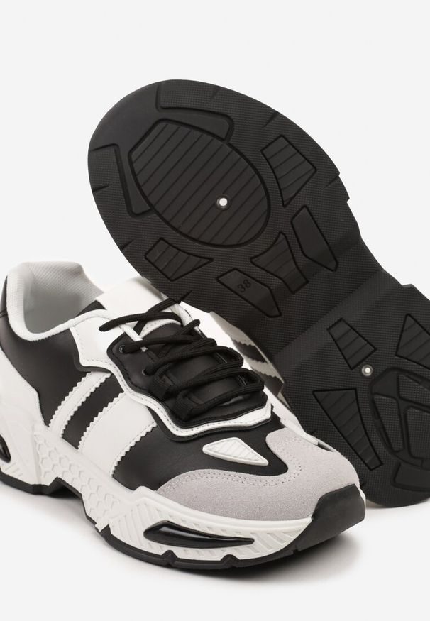 Renee - Czarno-Białe Sneakersy w Streetwearowym Stylu z Ozdobnymi Przeszyciami Isallena. Okazja: na co dzień. Zapięcie: sznurówki. Kolor: czarny